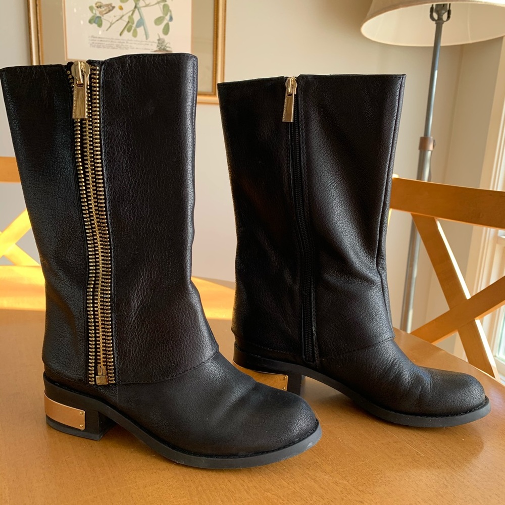 MISMATCH!! Vince Camuto Black Leather 🖤 Zipper Gold Hardware 💛 Winivie Boots!